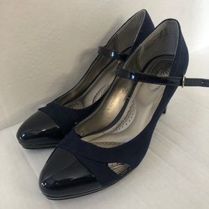 Dexflex Comfort Cut Out Patent Mary Jane Pumps